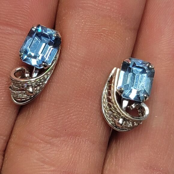 Van Dell Sterling Silver Blue Crystal Screwback Earrings - Picture 2 of 11